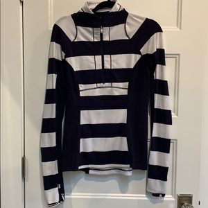 EUC lululemon pullover zip top; Size 8